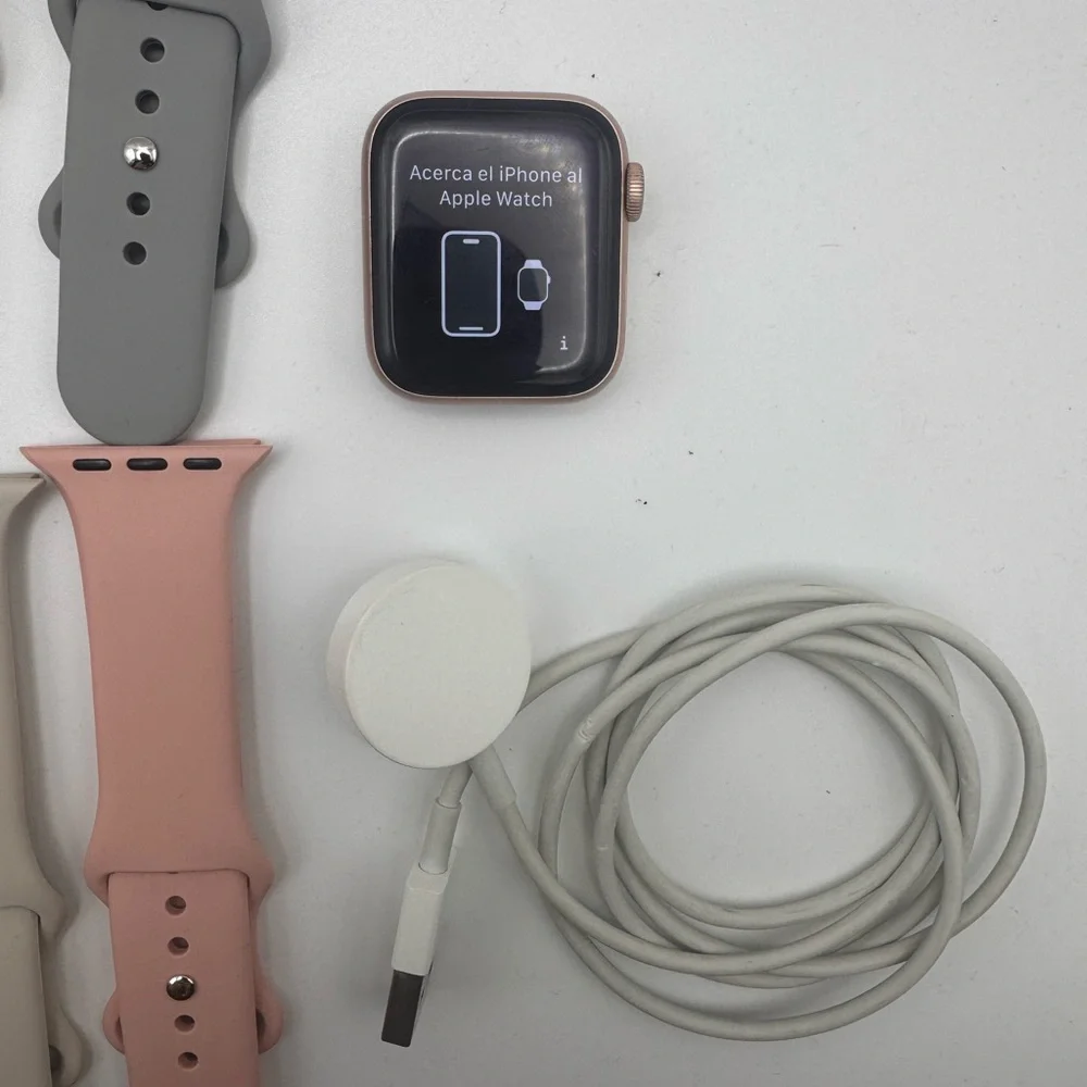 Apple Watch Series 6 Rose Gold 40mm w/ 10 Silicone Replacement Bands and Charger